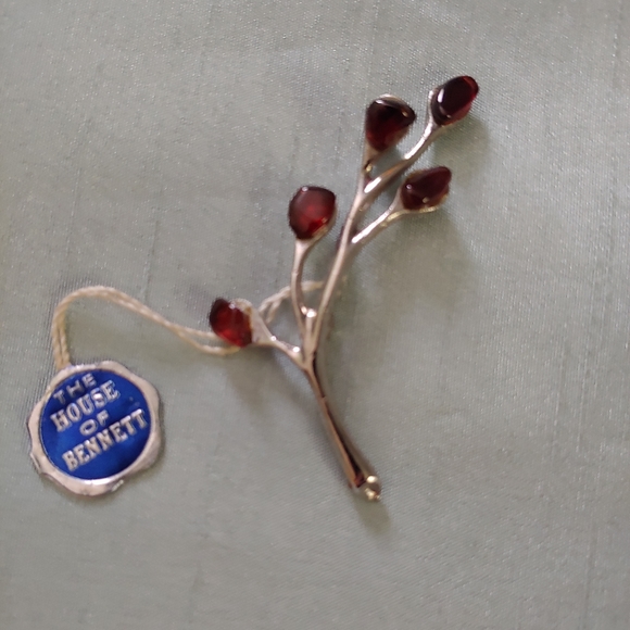 Vtg The House of Bennett Garnet Leaf Brooch - Picture 4 of 5